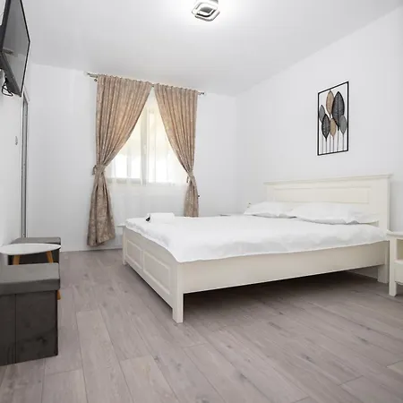 Rem Garden Guest house Novaci-Straini
