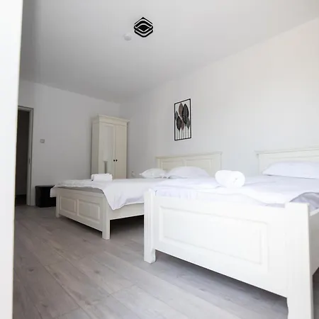 Guest house Rem Garden Novaci-Straini
